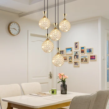 Točité schodisko, luster dlho luster Villa duplex poschodí obývacia izba reštaurácia moderný minimalistický domov crystal pendantlamp