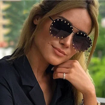2021 Luxusné Oválne Ženy Slnečné Okuliare Kovové Nity Dizajnér Dámy Módne Slnečné Okuliare Classic Značky Dizajnér Odtiene Cestovné Oculos