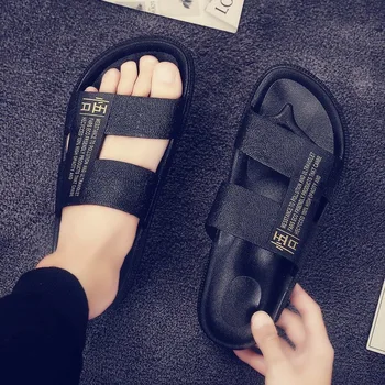 2020 Papuče nové letné vonkajšie plážové sandále pánske topánky kórejská verzia trend osobnosti módy opotrebovaniu sandále