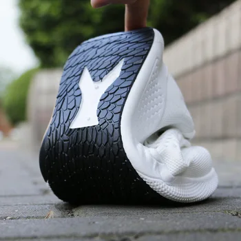 2020 nové športové topánky pánske priedušná bežné oka topánky zvýšenie komfortu krajky-up non-slip low-top bežecká obuv