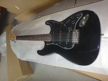 Factory store čierna stratocaster čierny pickguard snímače rosewood hmatník 6 reťazcové Elektrické Gitary