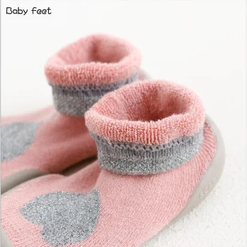 Batoľa Vnútorné Podlahy Topánky Dieťa Proti Sklzu Ponožky naučiť Sa Chodiť Bavlna Baby Ponožky S Gumovou Podrážkou Dieťa hrubé Ponožky zimné