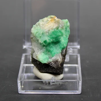Prírodný zelený smaragd minerálne gem-stupeň crystal vzoriek kamene a kryštály kremeňa kryštály veľkosť boxu 3.4 cm