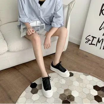 Letné nové originálne kožené tenisky ženy kórejský štýl priedušná hrubé-soled študent čipky bežecká obuv ženy ZY-40