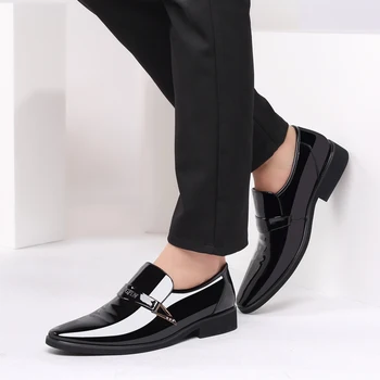 Pánske šaty topánky kožené klasické čierne a hnedé pošmyknúť na mužské mokasíny svadobné party obuvi muž elegantné office formálne topánky pre mužov
