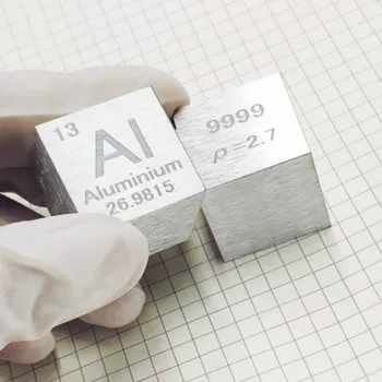 Hliníkové kovov v periodickej tabuľke - Cube Stranou dĺžky jeden palec (25,4 očakávané mm) a hmotnosť je o 44.3 g na 99,99%