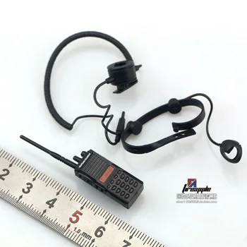 Na sklade 1/6 scénu, rekvizity vojak rádio walkie-talkie + headset model plastového materiálu bez funkcie 12 palcov