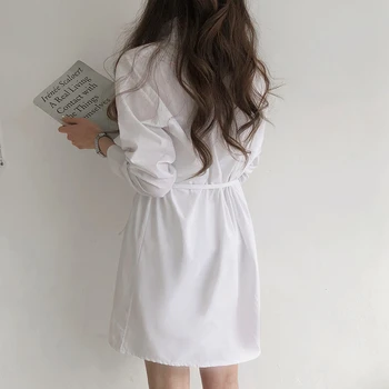 Jednoduché biele tričko šaty žien príležitostné voľné dlhý rukáv obväz šaty dámske módne štíhly pás midi šaty ženský župan