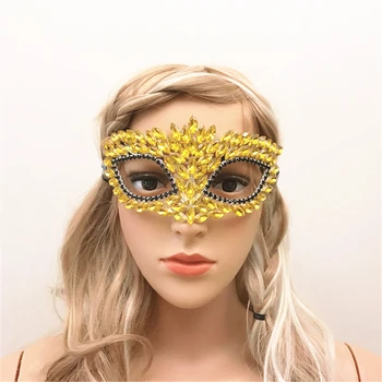 Módne dámske nádherné masky, maškaráda strany šperky, luxusné a elegantné trblietavé temperament masky
