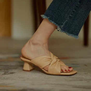 FEDONAS Skladaný Mäkké Kožené Ženy Sandále Pre Dámy Cool Nový Príchod Papuče Hrubé Podpätky Čerpadlá 2020 Strany Tanečné Topánky Žena