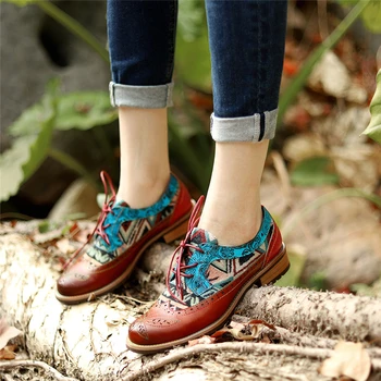 Pravé hovädzie kože brogues dizajnér vintage ploché ležérne topánky kolo prst čipky ručné oxford topánky pre ženy 2020 jar