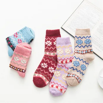 5Pairs/veľa Nových Witner Hrubé Teplé Vlny Ženy Ponožky Snehu Vzor Vintage Vianočné Ponožky Farebné Ponožky Darček Zdarma veľkosť YM7015