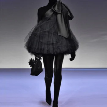 Elegantné Čierne Mini Šaty Ples 2019 Nové Rameno Koktejlové Šaty s Veľkým Luk Opuchnuté Tylu Krátke Formálne Party Šaty na Zákazku